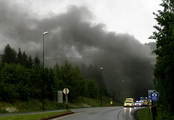 Da et polsk vogntok tok fyr i Oslofjordtunnelen i juni 2011 måtte flere benytte rom mellom fjellet og tunnelveggene som tilfluktsrom selv om de ikke var hverken brann- eller røyksikre.