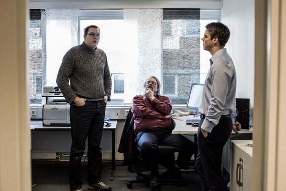 Ny tilværelse: Ole-Fredrik Apenes (t.v.) og Tor Aasen var trygdet av Nav før Lars Johansson-Kjellerød ga dem jobb som IT-konsulenter i Unicus. Det samme gjelder for ni andre ansatte ved bedriften.