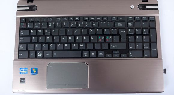 Toshiba-tastaturet er litt for grunt, og er av den grunn litt slitsomt å ha med å gjøre.