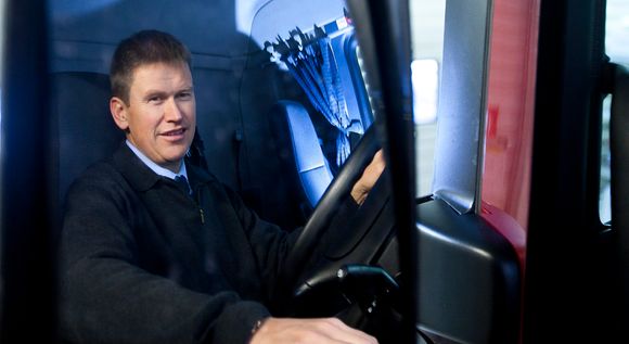 Ser på produksjonen OPTIMIST: Administrerende direktør i Kongsberg Automotive, Hans Peter Havdal, tror på et kommende massemarked og vurderer derfor å åpne en fabrikk i Russland neste år. FOTO: Håkon Jacobsen