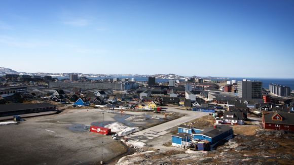 Storby:  Nuuk er en storby i grønlandsk sammenheng, med 15000 innbyggere.