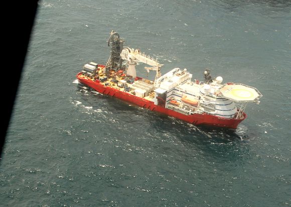 BP-ledelsen fornøyd med de norskeOlje- og energiminister Terje Riis-Johansen fikk se det norske skipet Skandi Neptune fra ombord i helikopteret på vei ut til Macondo-feltet i Mexicogolfen onsdag