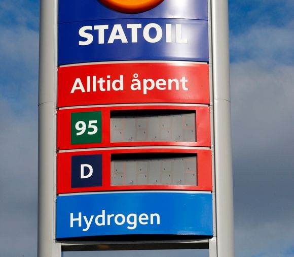 STENGER: Mens Statoil stenger sine hydrogenpumper på grunn av dårlig lønnsomhet, forskes det mer enn noensinne på hydrogen som drivstoff til biler. Foto: Scanpix