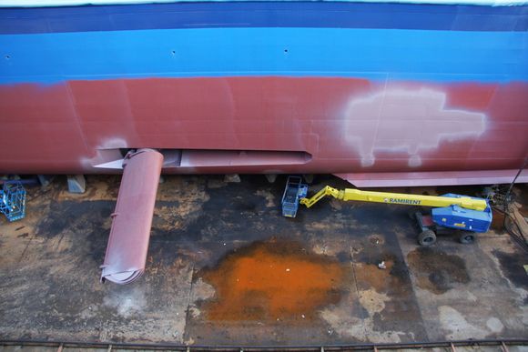 VINGE: Stabilisator til et cruiseskip. Likende stabilisatorvinge på hurtigruteskipet Nordlys var ute og medførte sprekkskade i sjakten den foldes inn når den ikke er i bruk. FOTO: Tore Stensvold