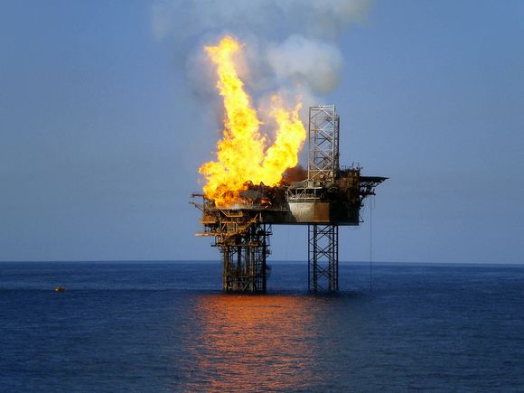 AUSTRALIA, 21. AUGUST 2009: Montara-utblåsningen utenfor Australia førte til at riggen brant opp og olje strømmet ut av brønnen i mer enn to måneder.