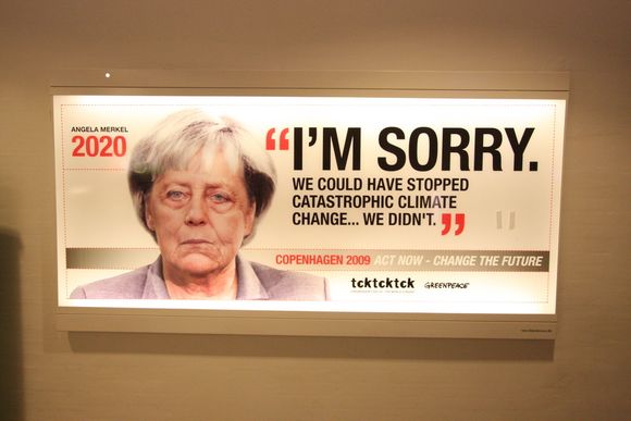 REKLAME: En av svært mange klimarelaterte reklamer som preger Københavns lufthavn Kastrup før klimatoppmøtet.