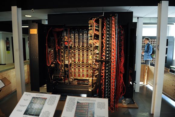 Ingeniørkunst: Alan Turing var hjernen bak maskinen «The Bombe», som var engelskmennenes motsvar til tyskerne. Den vant i 2009 «Engineering Heritage Awards» og er ansett som stor ingeniørkunst.