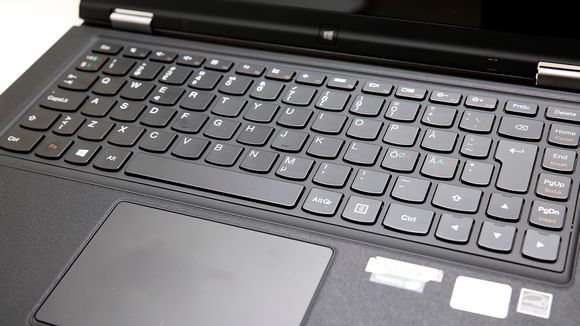 Tastaturet er godt, i kjent Lenovo-stil. Men siden dette er en Ideapad får du ingen Thinkpad-knott.
