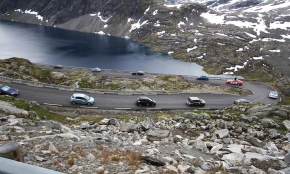 Otten (nummer to fra venstre) fikk se spektakulær natur på turen sin til Norge.
