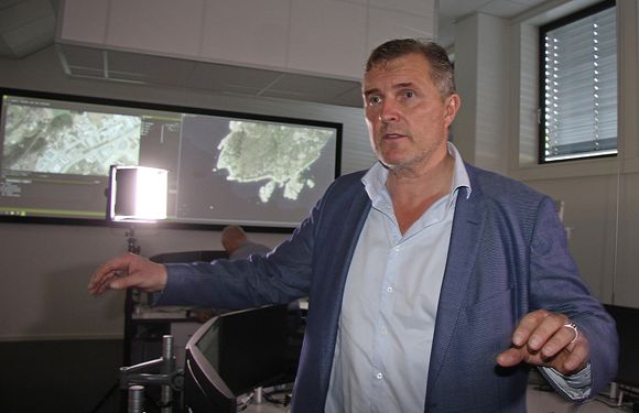 Adm. dir. Knut Johansen hos Esmart Systems registrerer interesse for Connected Grid fra alle verdens kanter.