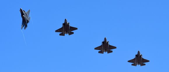 Her er AM-1 og AM-2 i formasjon med to amerikanske F-35 på vei til Luke AFB i Arizona.