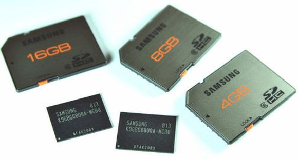 Flashminnebrikker og SD-kort basert på 20 nanometers prosessteknologi. <i>Bilde: Samsung</i>