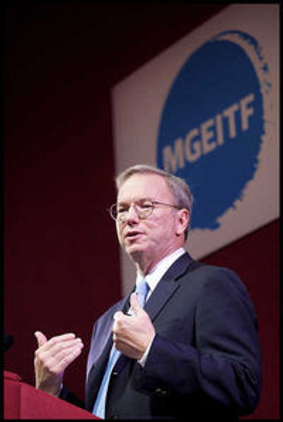 Styreformann i Google, Eric Schmidt, talte til deltakerne under MGEITF 2011. <i>Bilde: MGEITF</i>