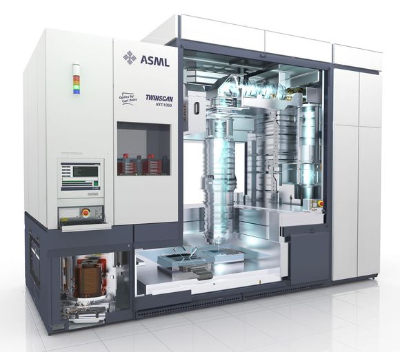 Dagens produkter fra ASML koster mellom 20 og 25 millioner euro per stykk. Framtidens EUV-maskiner for 450 millimeter silisiumskiver ventes kan nå et prisnivå rundt 100 millioner euro per stykk, ifølge analytikere. <i>Bilde: ASML</i>