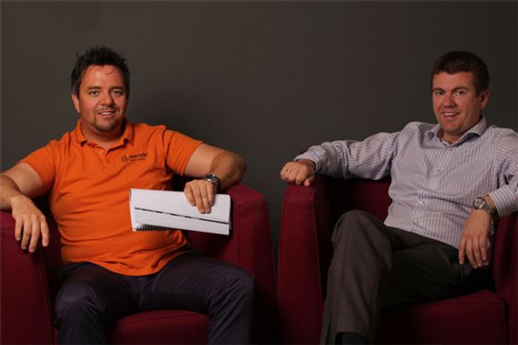 Göran Karlsson (t.v.) og Espen Sletteng-Fagerli, henholdsvis senior direktør forretningsutvikling og direktør &amp; CTO i Avanade Norge, gikk gjennom undersøkelsen med digi.no. <i>Bilde: Bjørn Riborg</i>
