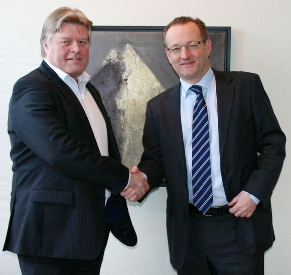 CSC Norge-sjef Gisle Eckhoff (th) vant den store IT-avtalen til Rune Mæland konserdirektør IT i KLP.