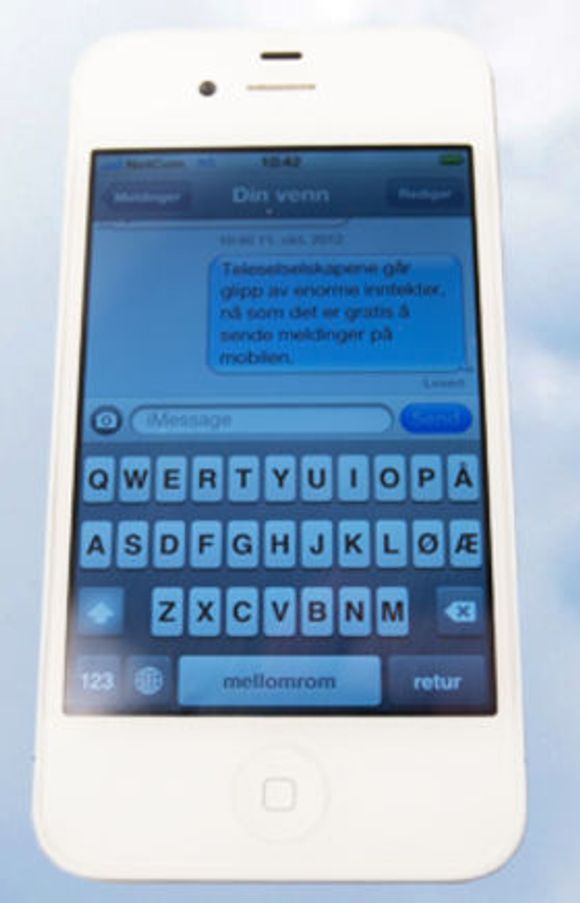 De «blå meldingene» sendt mellom iPhone-eiere sendes som datatrafikk og ikke SMS. Er du tilkoblet et trådløst nett er forsendelsen gratis.