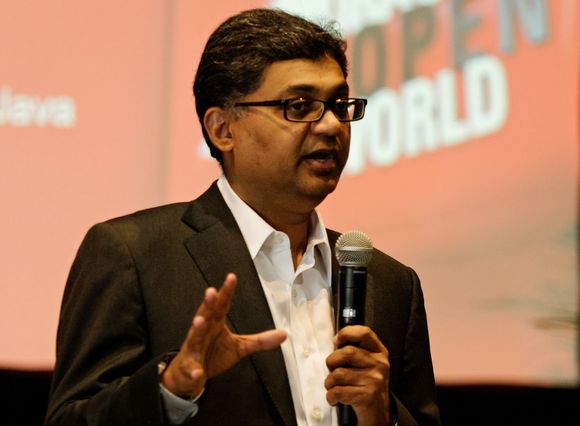 Hasan Rizvi hadde regien på presentasjonen av Oracles Java-strategi. <i>Bilde: Oracle OpenWorld</i>