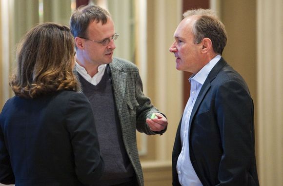 Håkon Wium Lie (til venstre), teknologidirektør i Opera Software, jobbet sammen med Tim Berners-Lee i Cern. Lee berømmet Wium Lies innsats for utbredelsen av webben. <i>Bilde: Per Ervland</i>