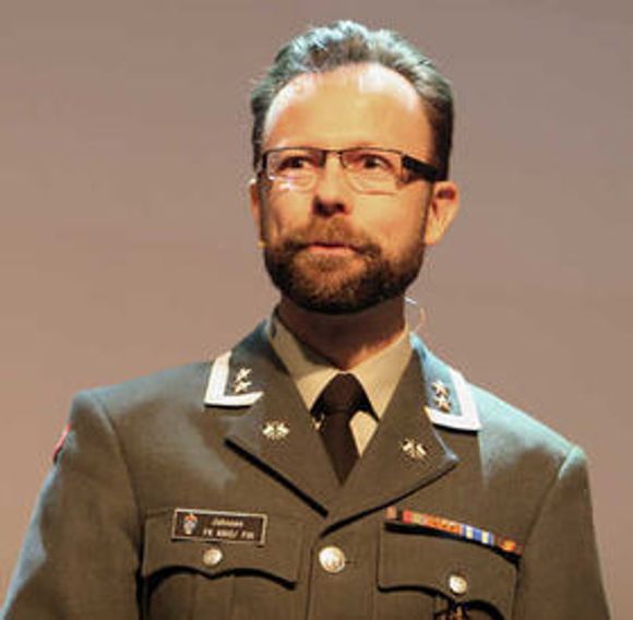Roger Johnsen er sjef for Forsvarets Ingeniørhøgskole og har de siste ti årene arbeidet med bekjempelse av datanettverksangrep og kyberoperasjoner. <i>Bilde: Marius Jørgenrud</i>