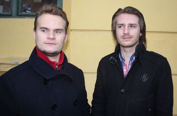 Per Harald Borgen (til venstre) og Kim Marius Norøm, to av de tre kameratene som står bak mikrojobb.no. <i>Bilde: Mikrojobb</i>