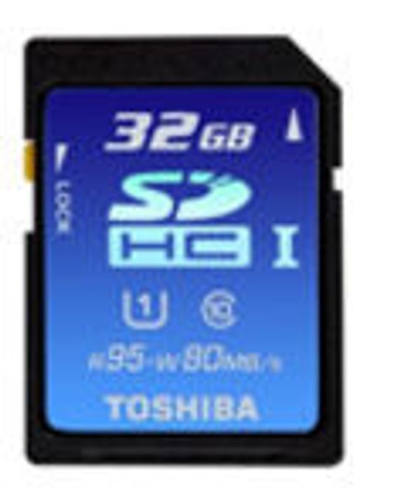 Man må være ekstra påpasselig dersom man skal bytte minnekort i en Windows Phone 7-mobil. <i>Bilde: Toshiba</i>