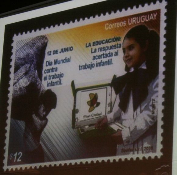 Uruguay har delt ut 100.000 OLPC-maskiner, og har bestilt 200.000 til. De har til og med gitt ut et eget OLPC-frimerke.