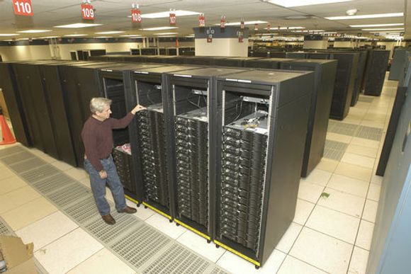 IBM Roadrunner ved Los Alamos National Laboratory beholder førsteplassen. <i>Bilde: IBM/Feature Photo Service</i>