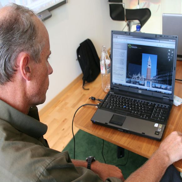 Anders Føyen ved Microsoft Norge demonstrerer Photosynth.
