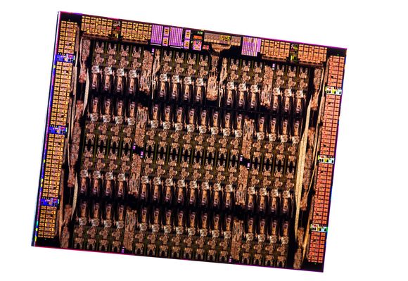 Slik ser Intel Xeon Phi-brikken ut innvendig. <i>Bilde: David Bell_Studio 3, Inc.</i>