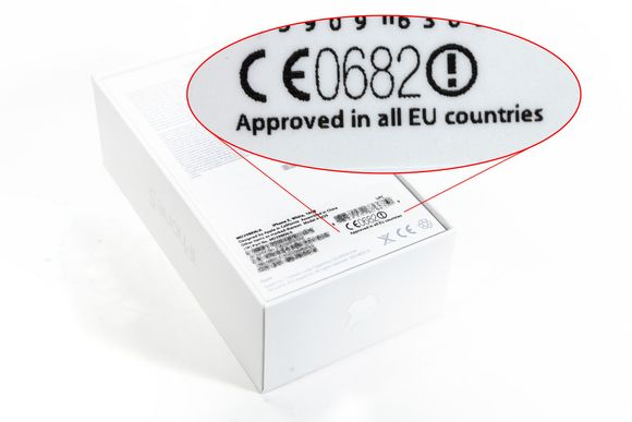 På boksen til iPhone 5 har Apple merket korrekt. Tallkoden bak CE-merket skal være i samme størrelsesforhold. <i>Bilde: Per Ervland</i>