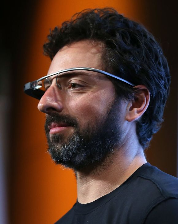 Sergey Brin, medgründer i Google, ble brukt som avsender av den falske e-posten som ble sendt til den andre medgründeren av Google, Larry Page. Her er Brin utstyrt med Googles Project Glass-brille under en pressekonferanse i september 2012. <i>Bilde: Justin Sullivan/Getty Images/All Over Press</i>