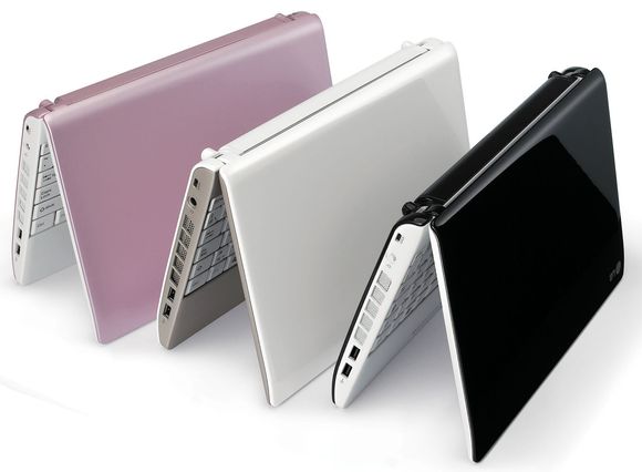 LG X110 i tre ulike farger.