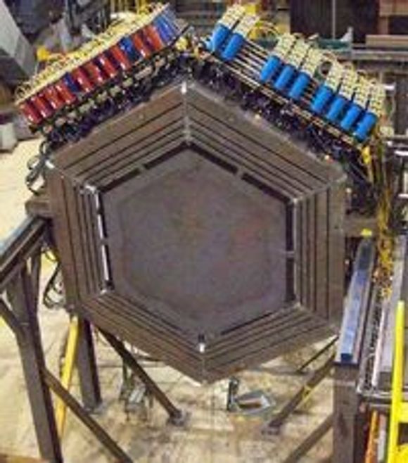 MINERvA veier fem tonn. <i>Bilde: Fermilab</i>