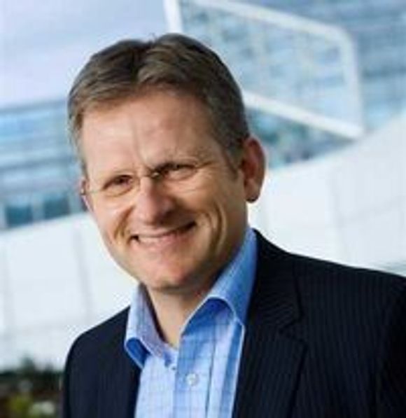 Administrerende direktør Morten Thorkildsen i IBM Norge peker på IBMs rolle i byggingen av IT-næring og samfunnsinstitusjoner gjennom 76 år her i landet. <i>Bilde: IBM Norge</i>