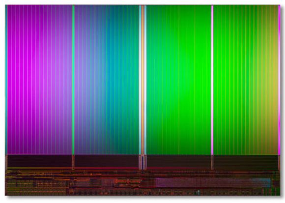 Innmaten av en 20 nanometers flashminnebrikke fra Intel og Micron med 8 gigabyte lagringskapasitet. <i>Bilde: Intel</i>