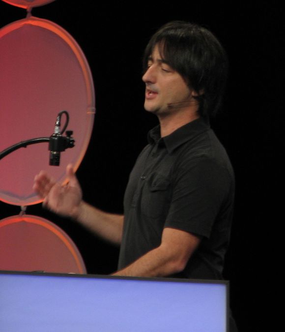 Joe Belfiore, Microsofts sjef for Windows Phone-plattformen, under MIX 2010. <i>Bilde: Harald Brombach</i>