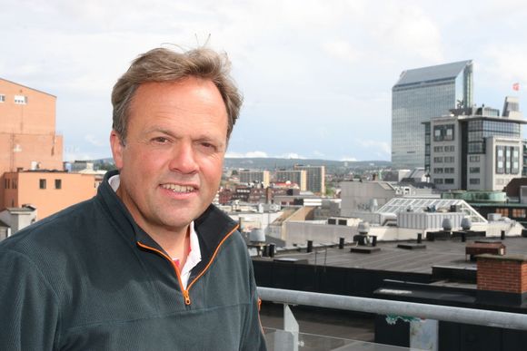 Bjørn Olstad leder Microsoft Development Center Norway og de 240 ansatte som har laget Office Graph og Delve ved kontorene i Oslo, Trondheim og Tromsø. <i>Bilde: Marius Jørgenrud</i>