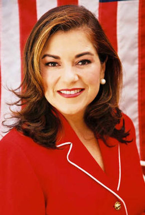 Loretta Sanchez, medlem av underkomiteen for antiterror og etterretning, advarer at det publikum har fått vite bare er toppen av isfjellet. <i>Bilde: US House of Representatives</i>