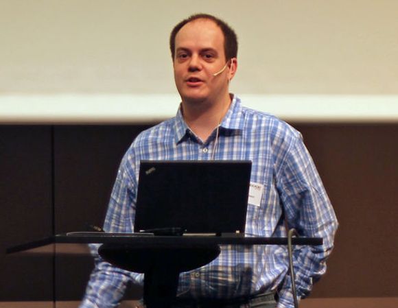 Sebastian Bergmann fortalte om historien til PHPUnit og andre testverktøy for PHP. Han kom også med en del råd om hvordan man relativt enkelt kan komme i gang med slik testing. <i>Bilde: Harald Brombach</i>