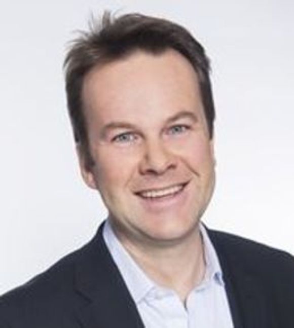 Henning Lunde er direktør for PR og samfunn i Tele2s norske virksomheter. <i>Bilde: Tele2</i>