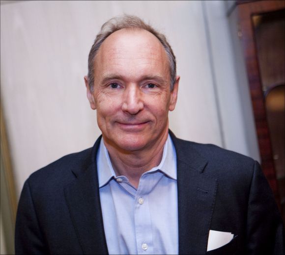 Tim Berners-Lee er initiativtaker til den nye alliansen. Han har fått med seg blant annet IT-giganter som Cisco, Facebook, Google og Microsoft for å presse fram lavere priser på bredbånd, særlig i utviklingsland. <i>Bilde: Per Ervland</i>