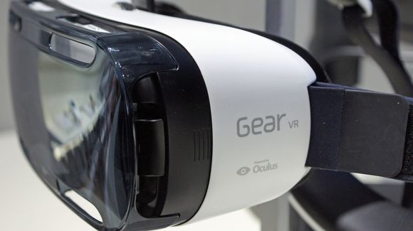Gear VR-brillene. <i>Bilde: Thomas Marynowski</i>
