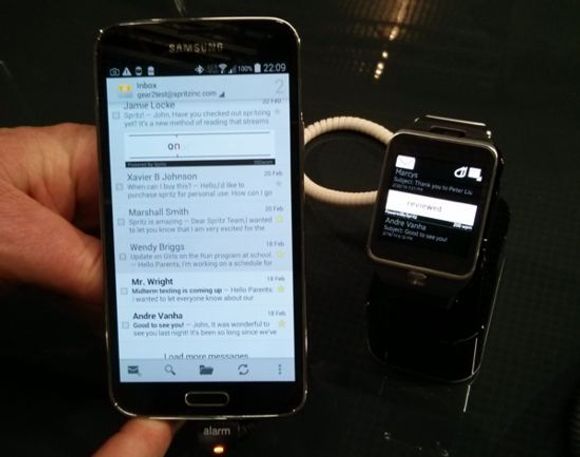 Spritz på Samsung Galaxy S5 og Gear 2. <i>Bilde: Spritz</i>