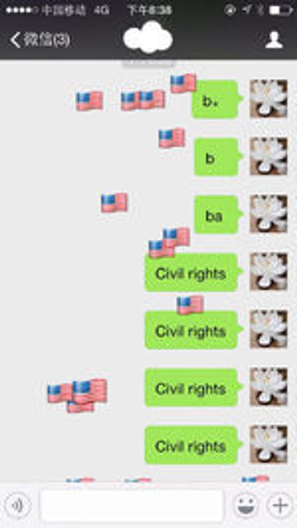 WeChat måtte beklage at kinesiske brukere fikk amerikanske flagg i appen hvis de skrev &quot;civil rights&quot;. <i>Bilde: Weibo</i>