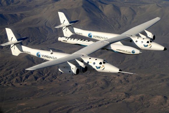 Virgin Galactics LauncherOne, fraktet opp i starthøyde av flyet WhiteKnightTwo. <i>Bilde: Virgin Galactic</i>