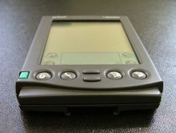 ORIGINALEN: Palm Pilot slik den fremsto i begynnelsen i 1996. Apple prøvde seg med sin Newton, men det var Palm som lykkes skape et helt nytt marked - som de dominerte fullstendig i flere år. <i>Bilde: Quagmire/Flickr/Creative Commons</i>