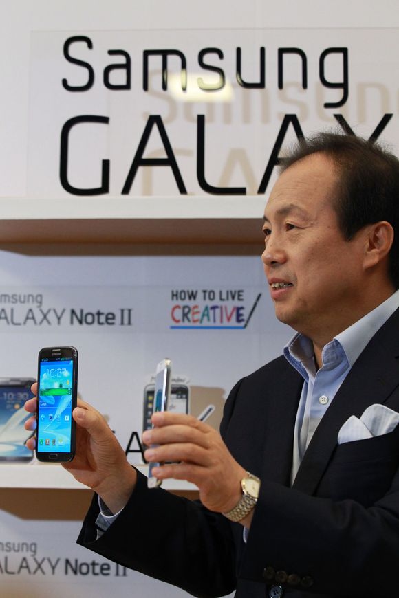 Samsungs mobil-toppsjef, J.K. Shin, bekreftet søndag at de vil lansere en nytt flaggskip til Galaxy S-serien 14. mars. Lanseringen vil skje i New York, hvor den første Galaxy S-telefonen ble vist frem for tre år siden. <i>Bilde: SeongJoon Cho/Bloomberg via Getty Images/All Over Press</i>
