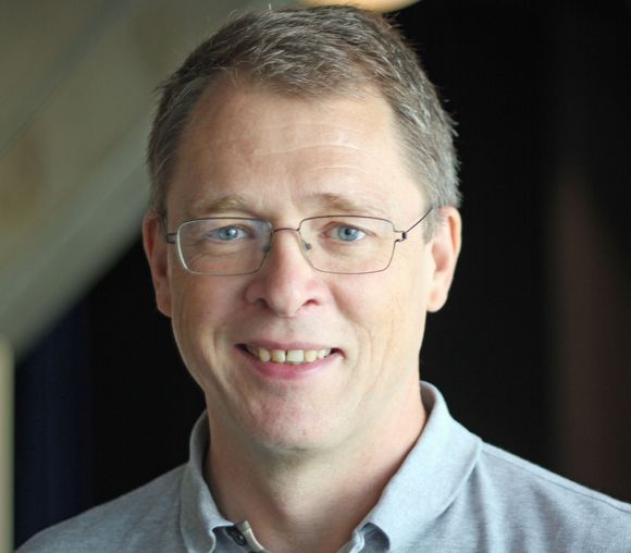 Lars Bak leder Googles utviklingsavdeling i Aarhus, som har utviklet JavaScript-motoren V8 og språket og systemet Dart. <i>Bilde: Harald Brombach</i>