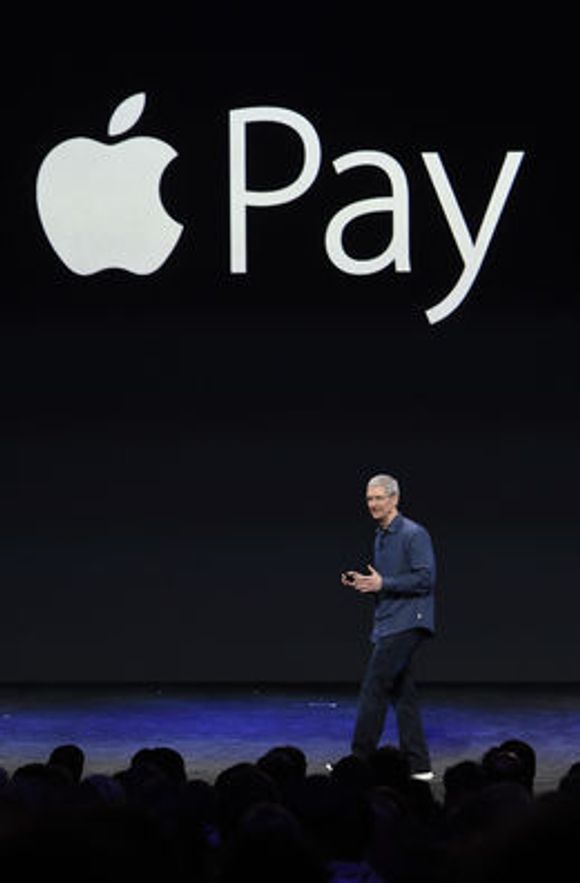 På tirsdag kom endelig også Apple med støtte for NFC i nye iPhone-modeller. Det er uklart når Apple Pay-løsningen blir tilgjengelig for norske kunder. <i>Bilde: action press/All Over Press</i>